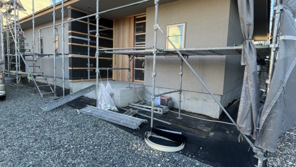 玄関ドアもつくります